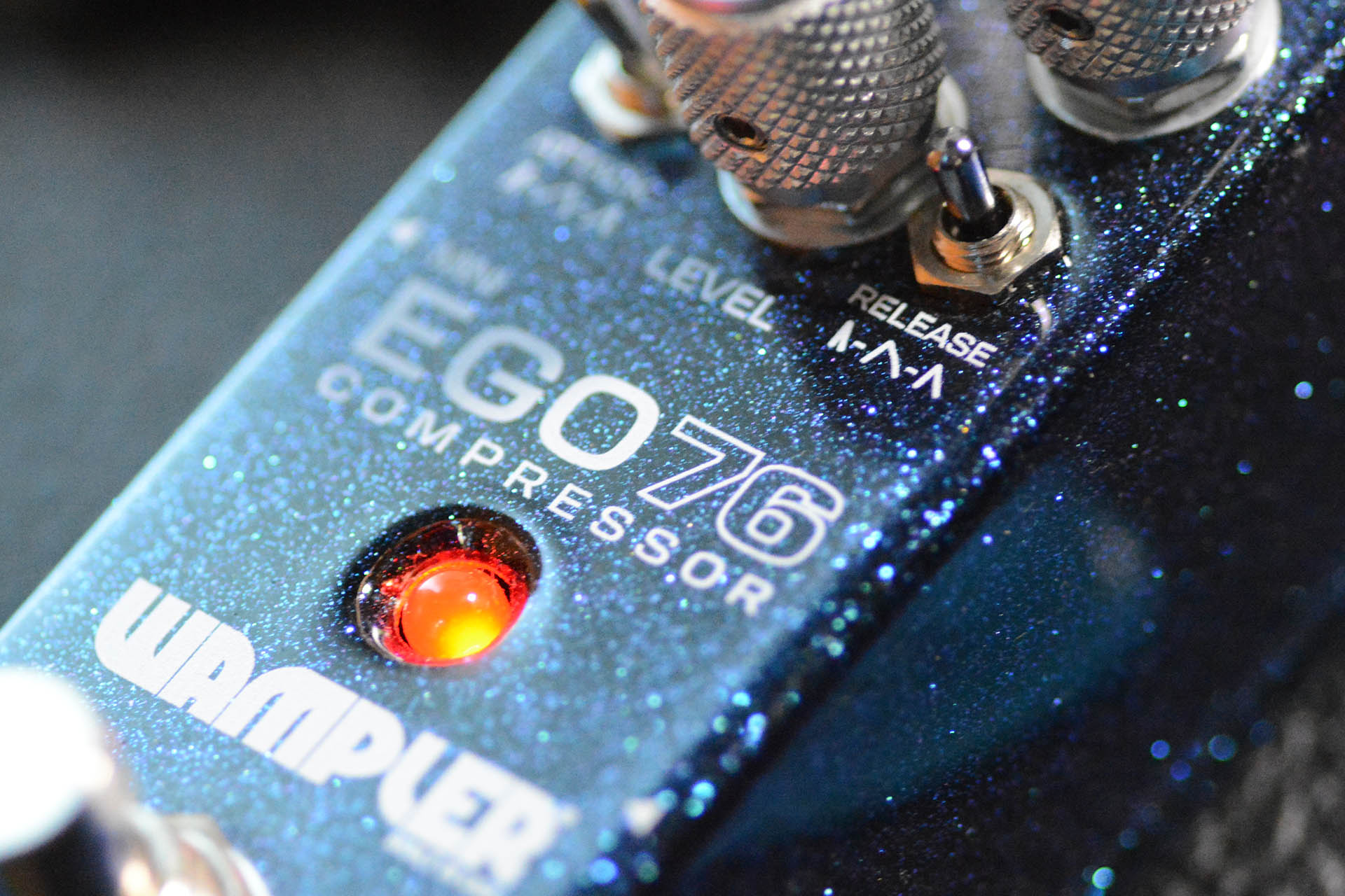 Mini EGO 76 Lifestyle Closeup